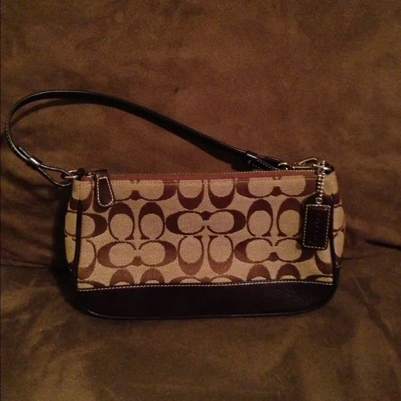💯% Authentic Small Coach Purse - Picture 1 of 3